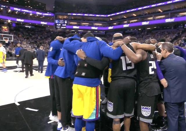 TA：因现代足球重视边路与攻防转换，菱形中场阵型已几乎绝迹（TA：现代足球偏重边路与攻防转换，菱形中场几乎消失）