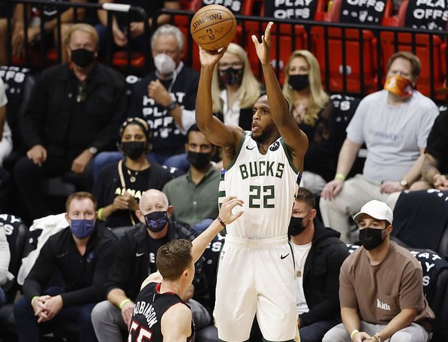 记者：罗马联系法比奥-席尔瓦团队，但若吉拉西离队他将留下（名记：罗马已接洽法比奥-席尔瓦团队，若吉拉西离开，席尔瓦将选择留队）