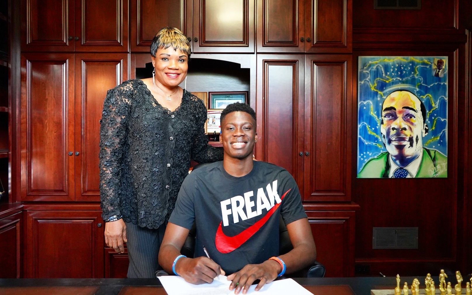 足球世界杯举办地更新交通方案，为球迷让路（世界杯举办城市优化交通安排，为球迷让路）