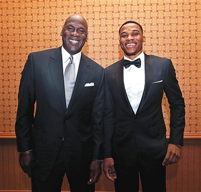 中超争冠格局愈加明朗（中超争冠形势日益清晰）