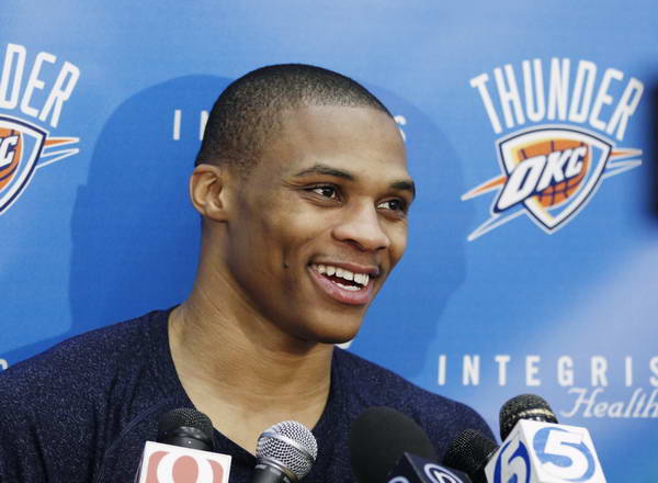 孔帕尼：会继续练定位球；迪亚斯虽没直接参与进球但贡献很大（孔帕尼：定位球训练不停；迪亚斯未直接参与破门仍贡献巨大）